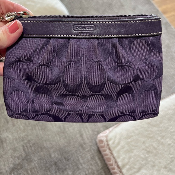 Coach Handbags - EUC PURPLE COACH WRISTLET 6x4